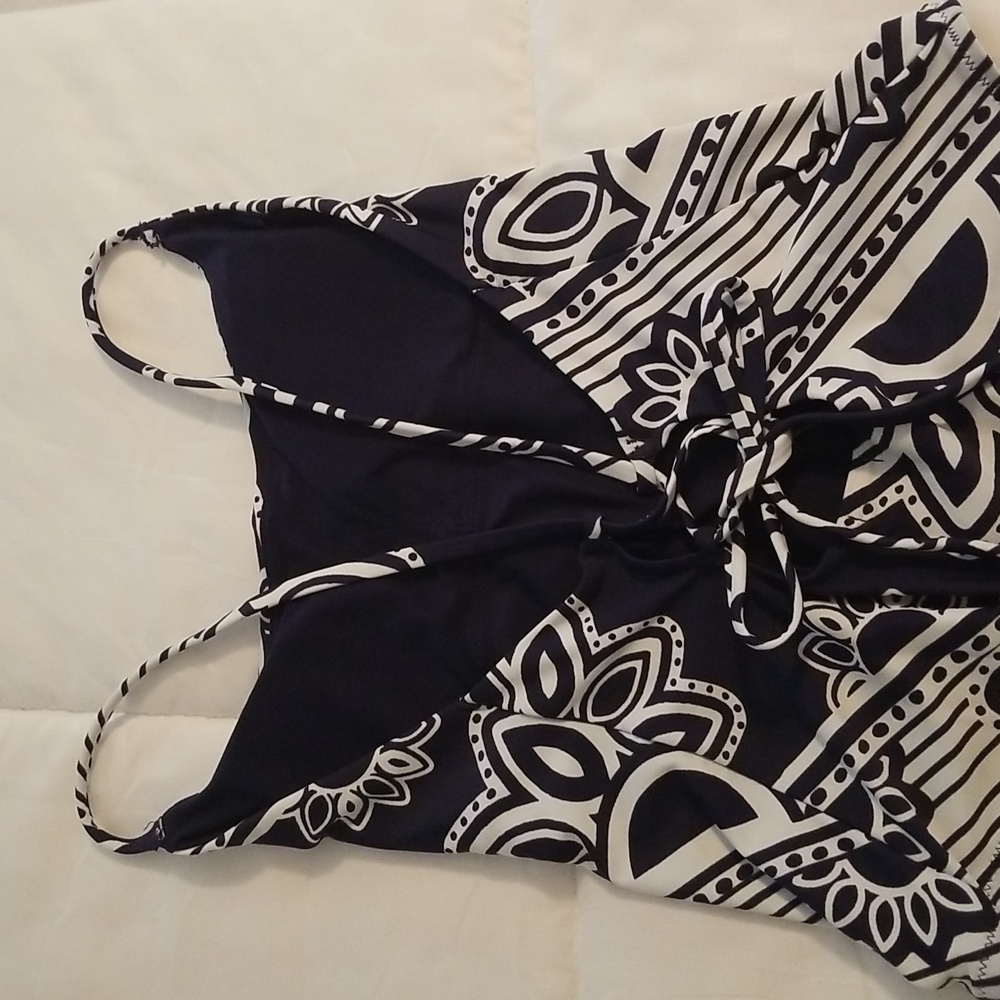 Aerie Navy And White one-piece - Picture 4 of 8